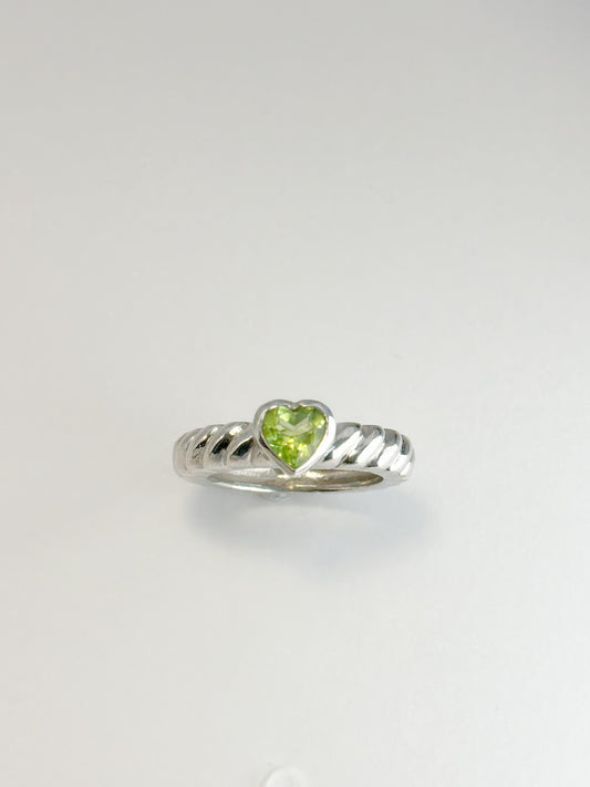 BOMBACHO HEART RING PERIDOT